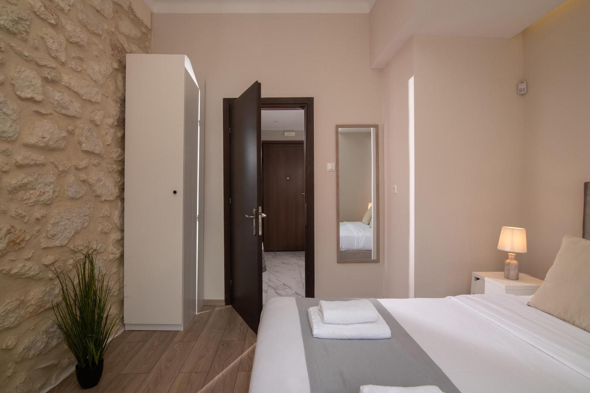 The Central Boutique Apartments Heraklion Exteriör bild